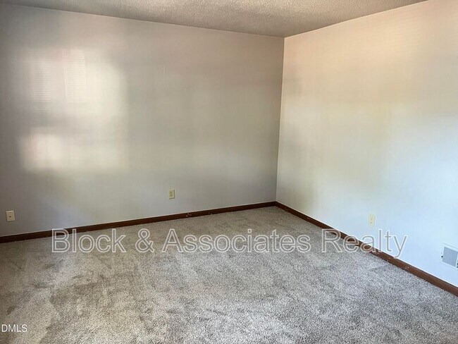 Foto del edificio - 4401 Bleeker Ct