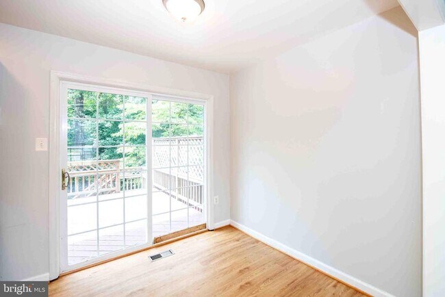 Building Photo - 210 Hoff Ct
