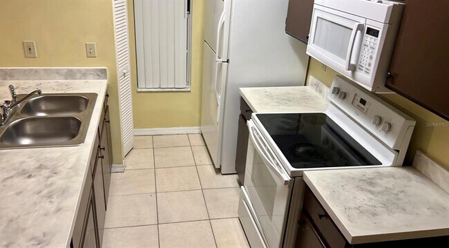 Foto del edificio - 2046 Royal Bay Blvd