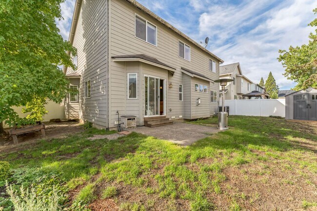 Building Photo - AVAILABLE FOR SHOWING ON 10/15!