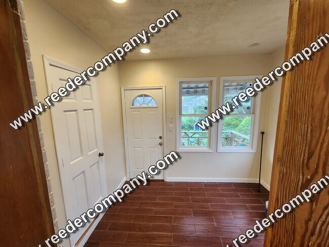 Building Photo - 1649 Lake Ave.