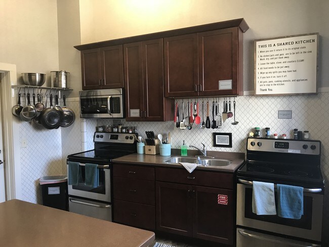 Cocina comunitaria - 101 Center E St