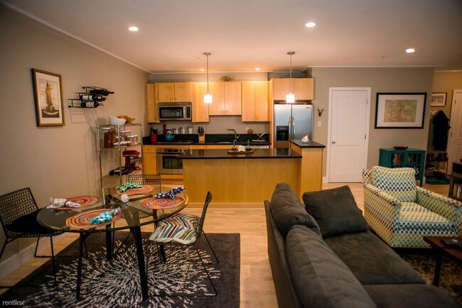 Building Photo - 2 br, 2 bath Apartment - 335 W 2nd St # 3