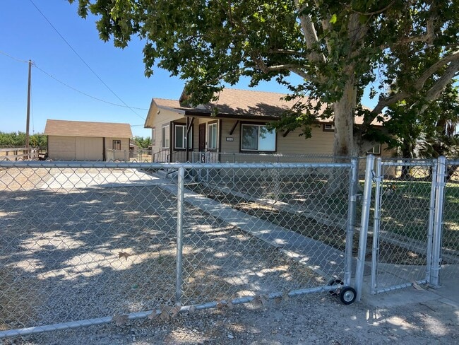 Building Photo - 15162 S McCall Ave