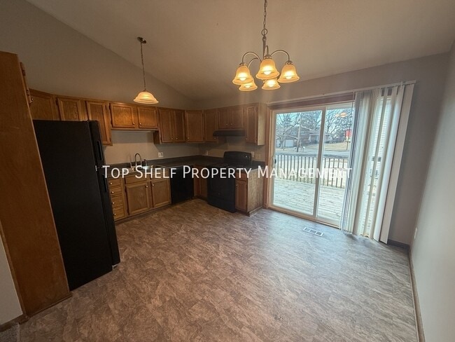 Building Photo - 2616 Beverly Dr