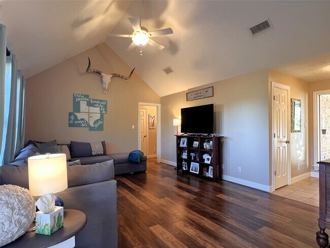 Building Photo - 2401 Will St