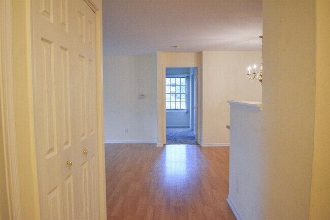 Building Photo - 9740 Wildwood Cir