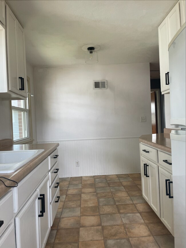 Foto del edificio - 2-Bedroom with Bonus Rooms & Finished Base...
