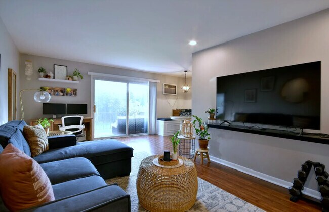 Building Photo - 5739 129th Street 2C