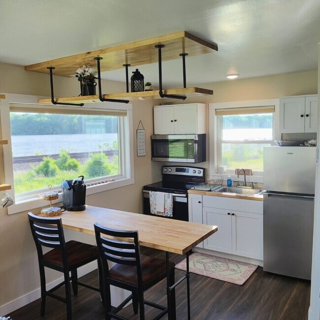 Kitchen - 615 S Main St