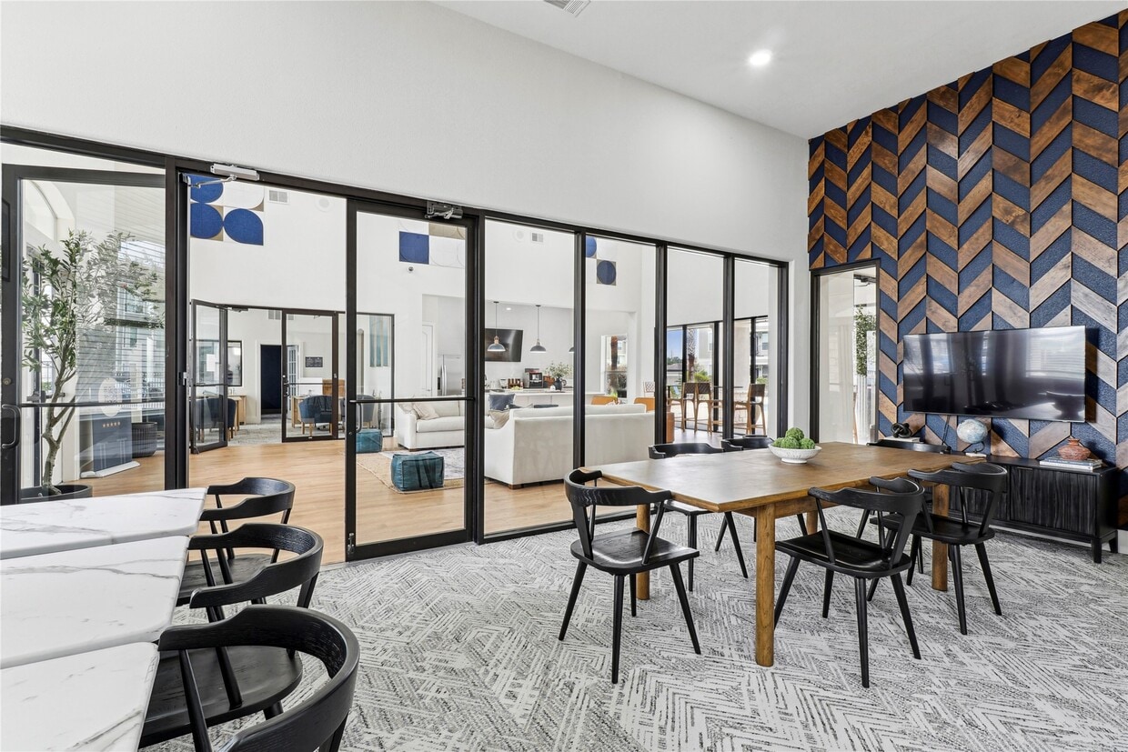 Building Photo - 14807 Woodland Hills Dr