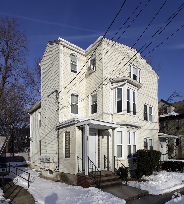 Building Photo - 185-187 Reservoir Ave