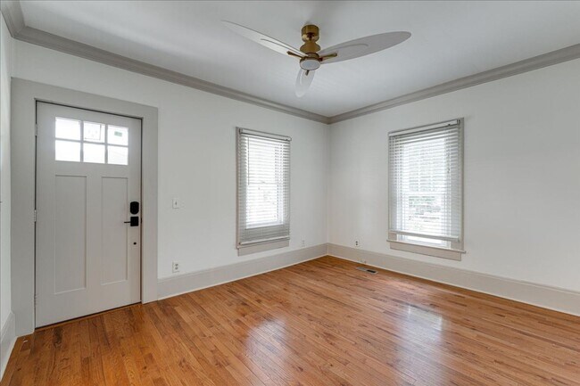 Building Photo - Adorable Red Bank House Walking Distance t...