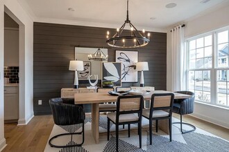 Building Photo - 10005 Larks Ct