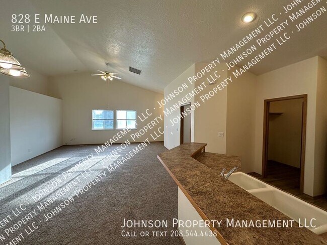 Building Photo - 828 E Maine Ave