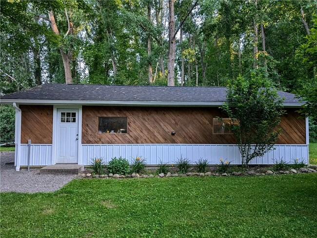 Building Photo - 726 5 Mile Dr
