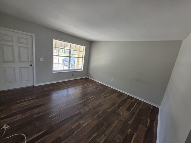Foto del edificio - 978 Sumter Rd W