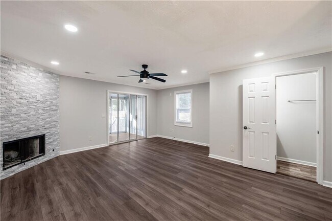 Foto del edificio - 3517 Kennesaw Station Dr