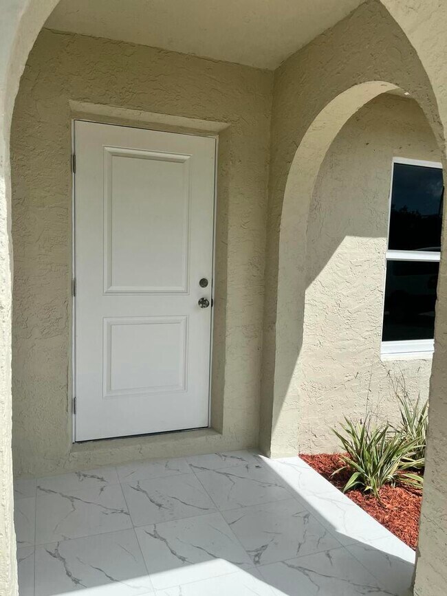 Foto del edificio - 2747 Summit Blvd