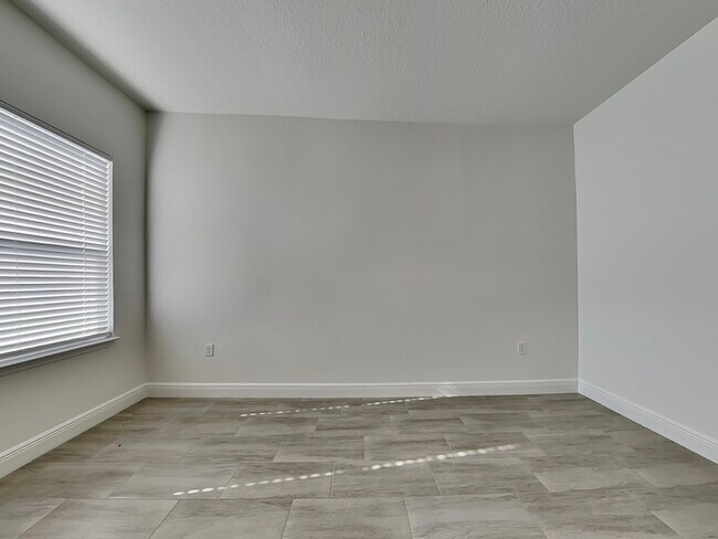 Building Photo - 15475 SW 46th Ave Rd