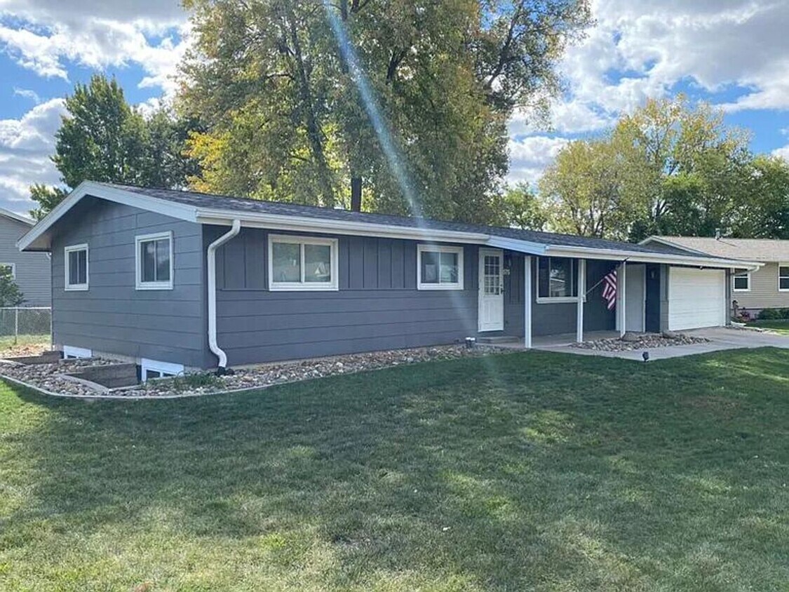 Foto principal - 575 Juniper St