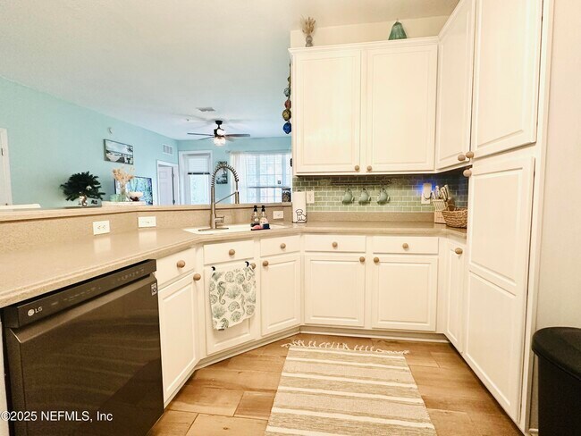 Foto del edificio - 11251 Campfield Dr