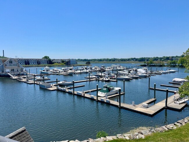 Building Photo - 131 Popes Island Rd