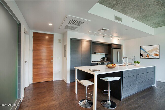 Foto del edificio - 100 W Portland St