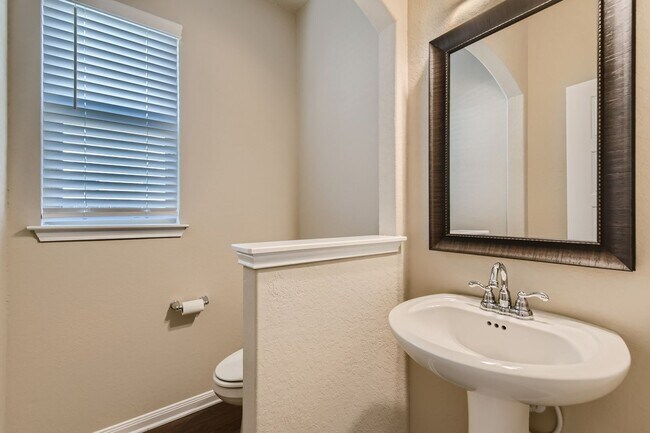 Foto del edificio - 4 Bedrooms 3 and 1/2 Baths