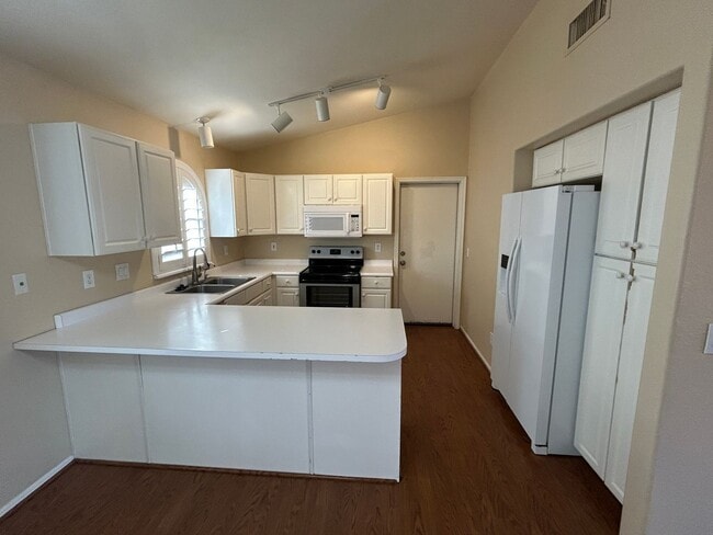 Foto del edificio - 12813 W Palm Ln