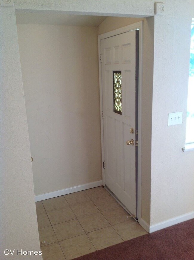 Building Photo - 4 br, 1 bath House - 3233 N. Hughes Ave.
