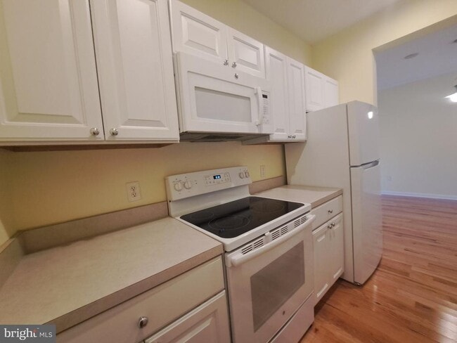 Building Photo - 4100 Sandpiper Dr