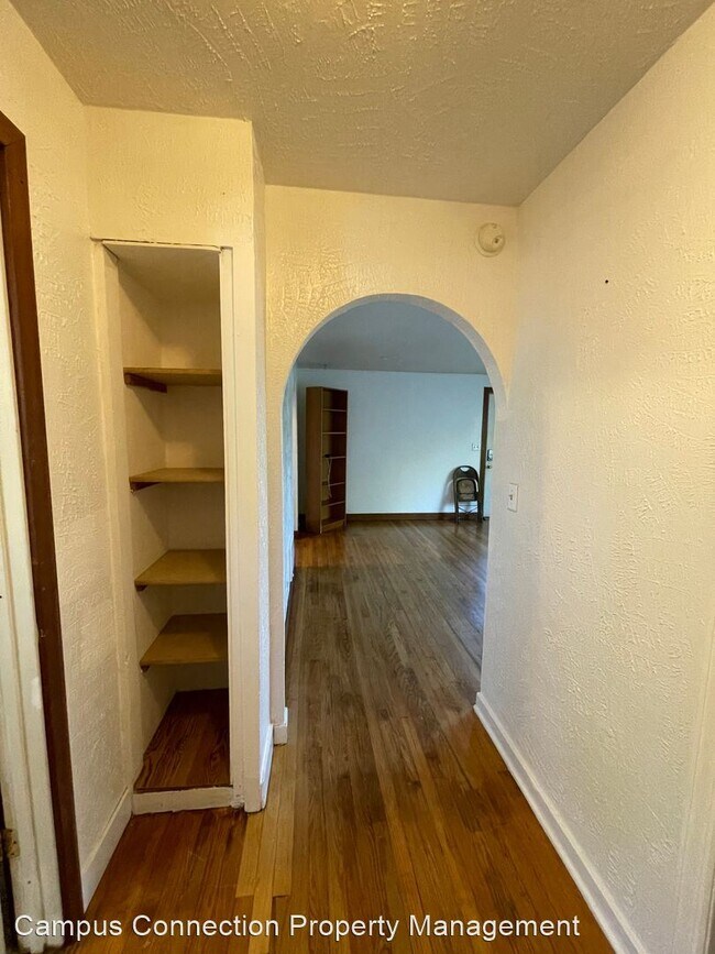 Building Photo - 4 br, 1 bath House - 930 W 24th