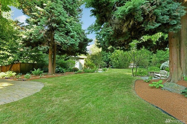 Building Photo - 8720 Golden Gardens Dr NW