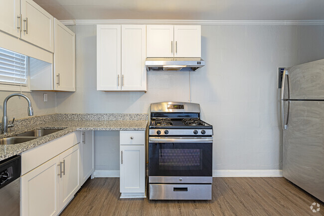 1BR, 1BA - South Circle Apts.