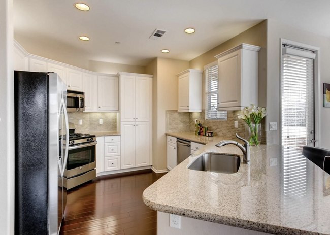 Building Photo - 6610 Canopy Ridge Ln