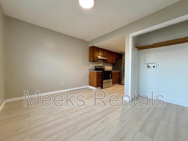 Building Photo - 205 Fairway Gardens Dr