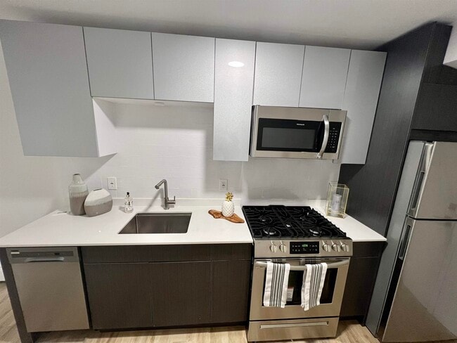 Building Photo - 4013 Hudson Ave