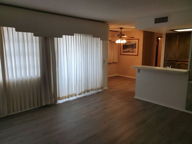 Foto del edificio - Newly Remodeled, Gated Community Condo