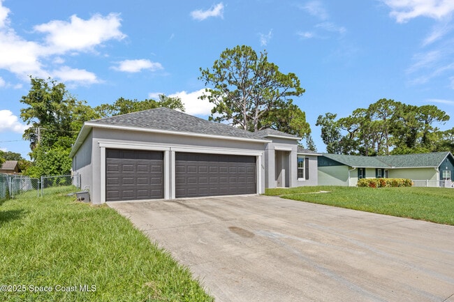 Building Photo - 456 Azalea Ave SE