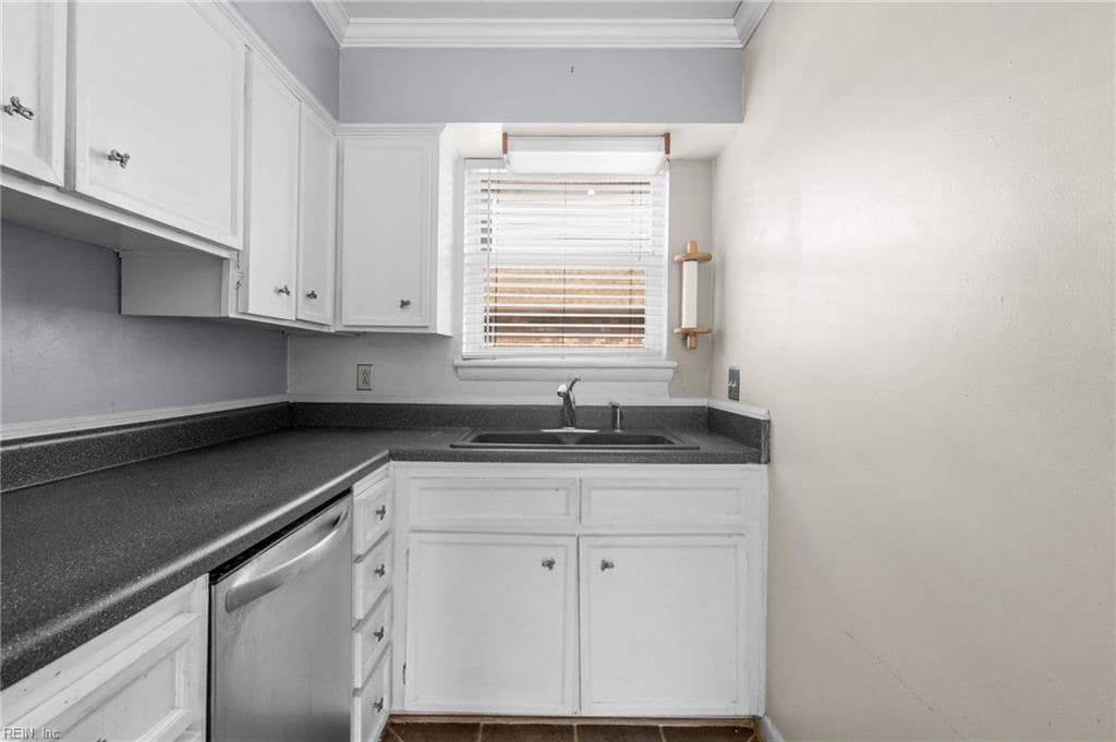 Primary Photo - 1107 E Ocean View Ave