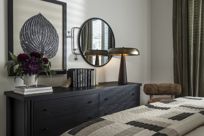 Building Photo - Address East End