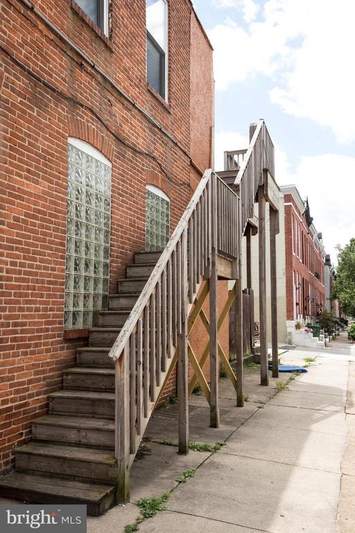 Building Photo - 1302 S Hanover St