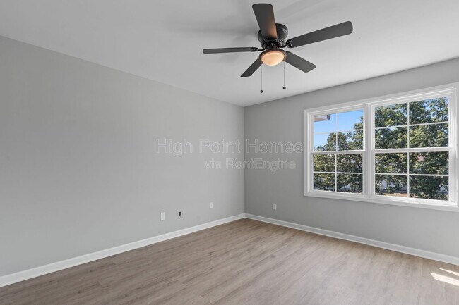 Foto del edificio - 400 Gallery Ln