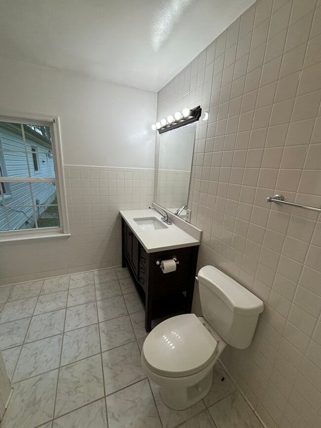 Building Photo - 163 Alva Cir