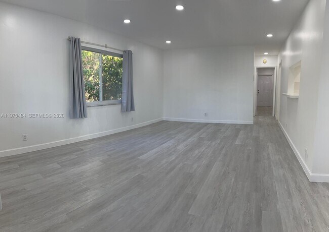 Building Photo - 2838 Madison St