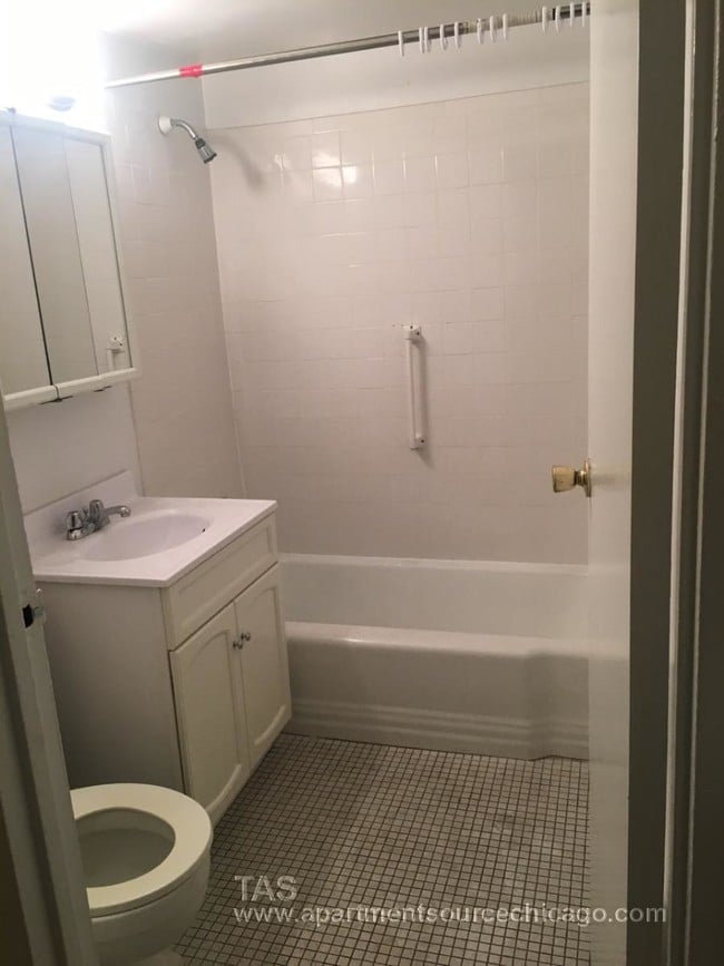 Foto del edificio - 6821 N Sheridan Rd