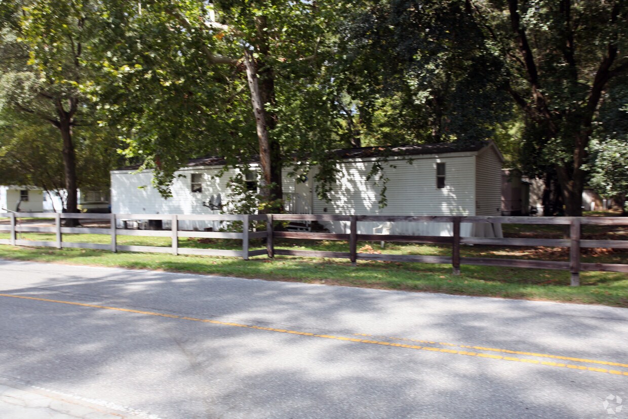 Building Photo - 4800 Maple Ave