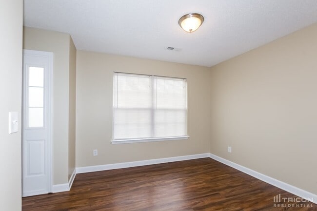 Foto del edificio - 11305 Silver Glen Ln