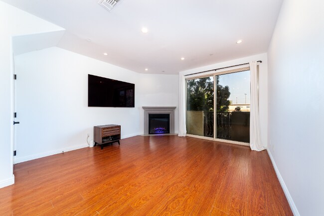 Foto del edificio - 5303 Satsuma Ave